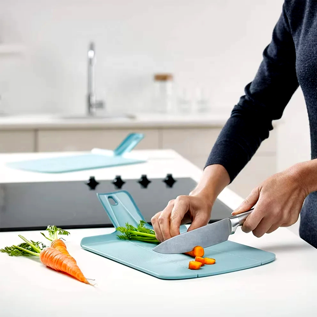 FoldEase – Faltbares ergonomisches Schneidebrett